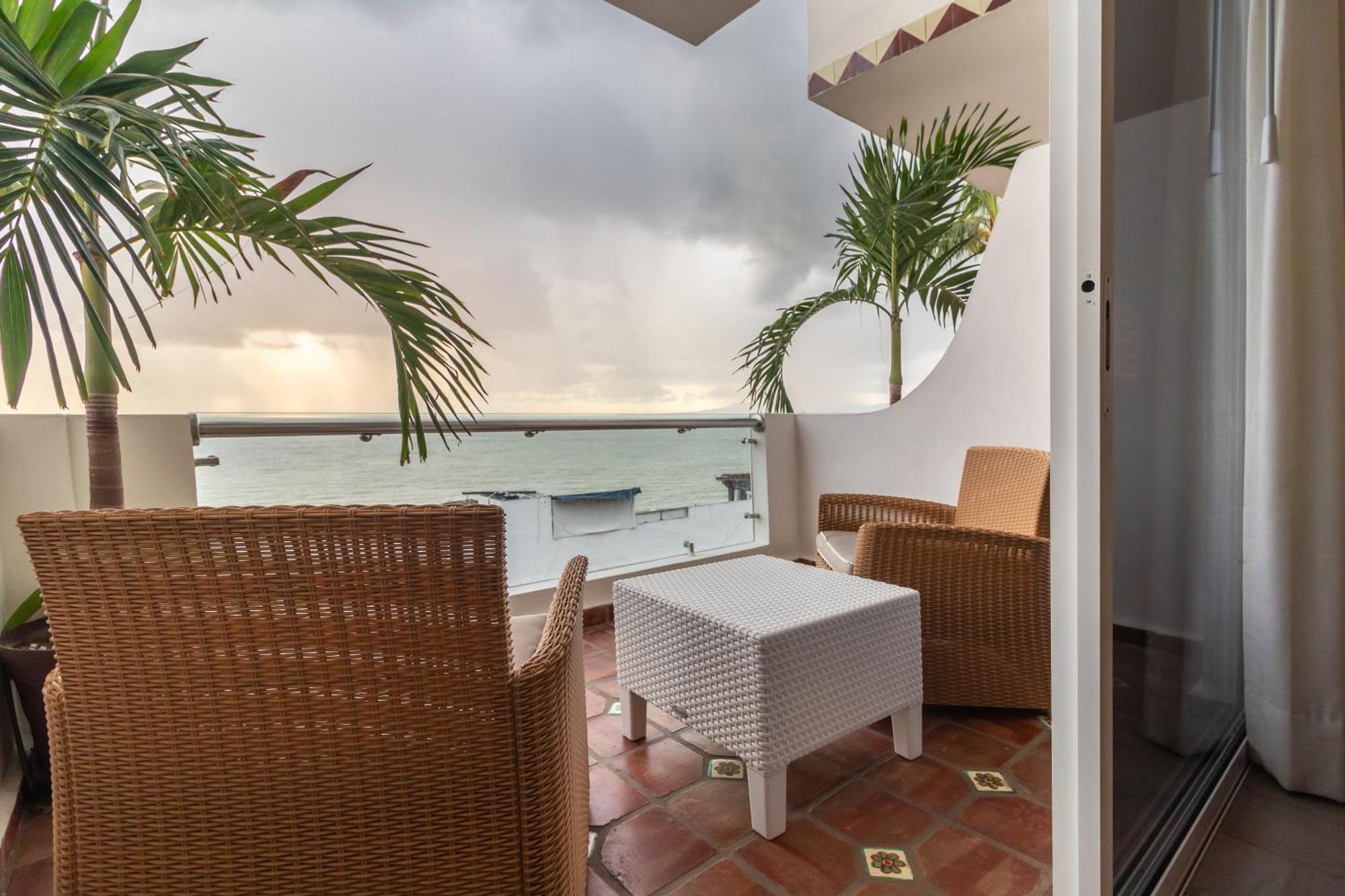 The Paramar Beachfront Boutique Hotel With Breakfast Included - Downtown Malecon Пуэрто-Вальярта Экстерьер фото