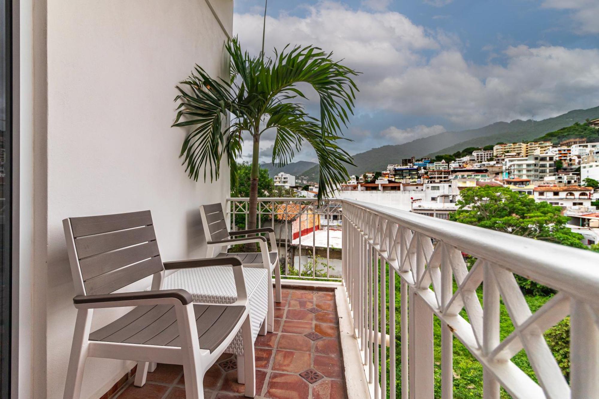 The Paramar Beachfront Boutique Hotel With Breakfast Included - Downtown Malecon Пуэрто-Вальярта Экстерьер фото