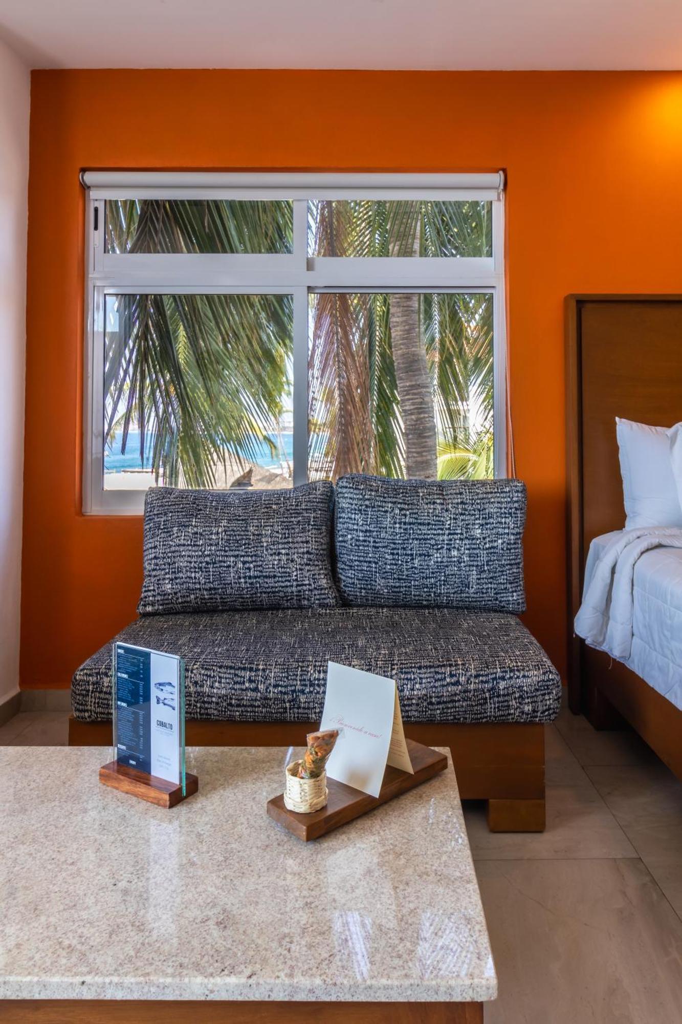 The Paramar Beachfront Boutique Hotel With Breakfast Included - Downtown Malecon Пуэрто-Вальярта Экстерьер фото