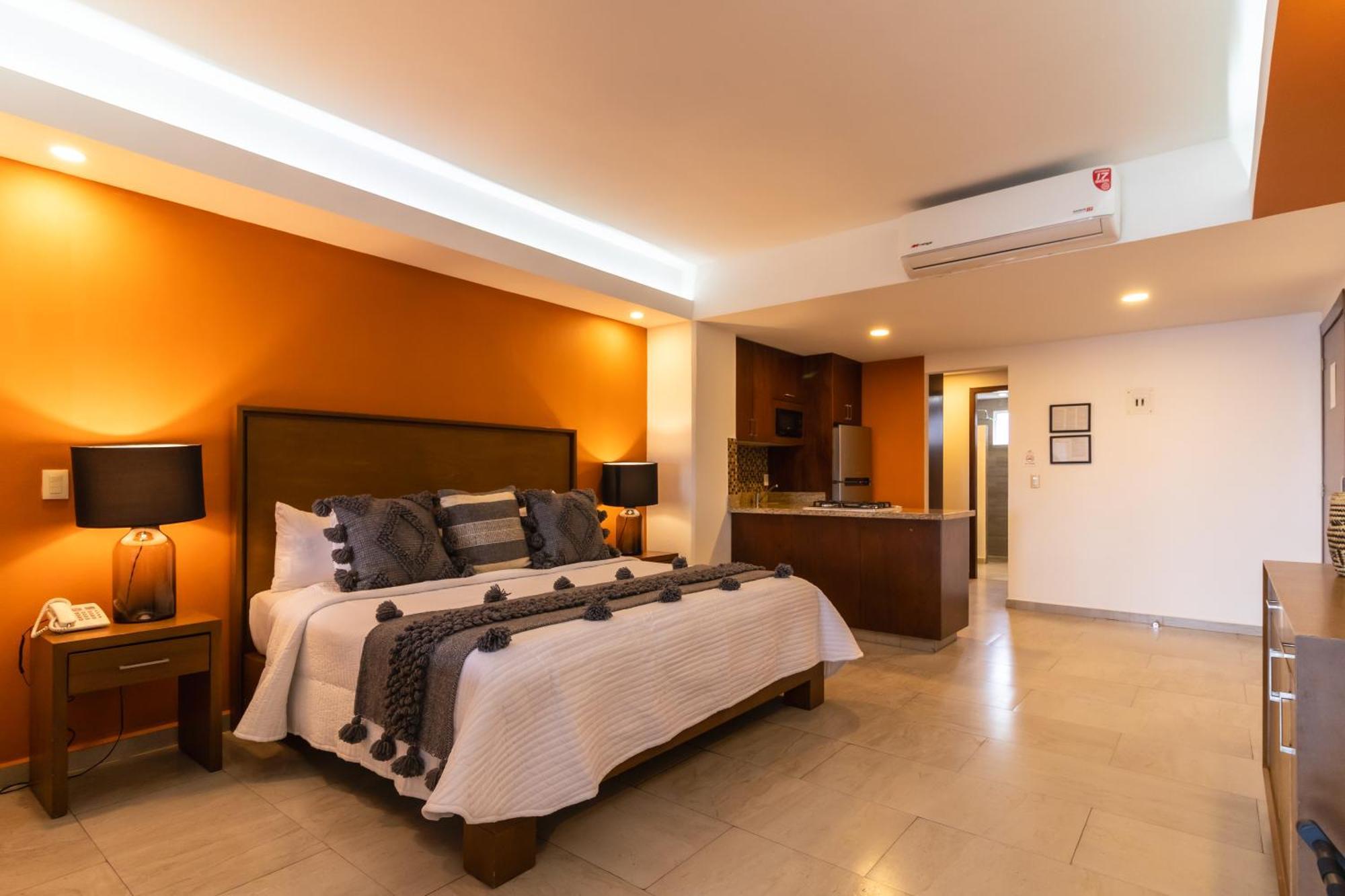 The Paramar Beachfront Boutique Hotel With Breakfast Included - Downtown Malecon Пуэрто-Вальярта Экстерьер фото
