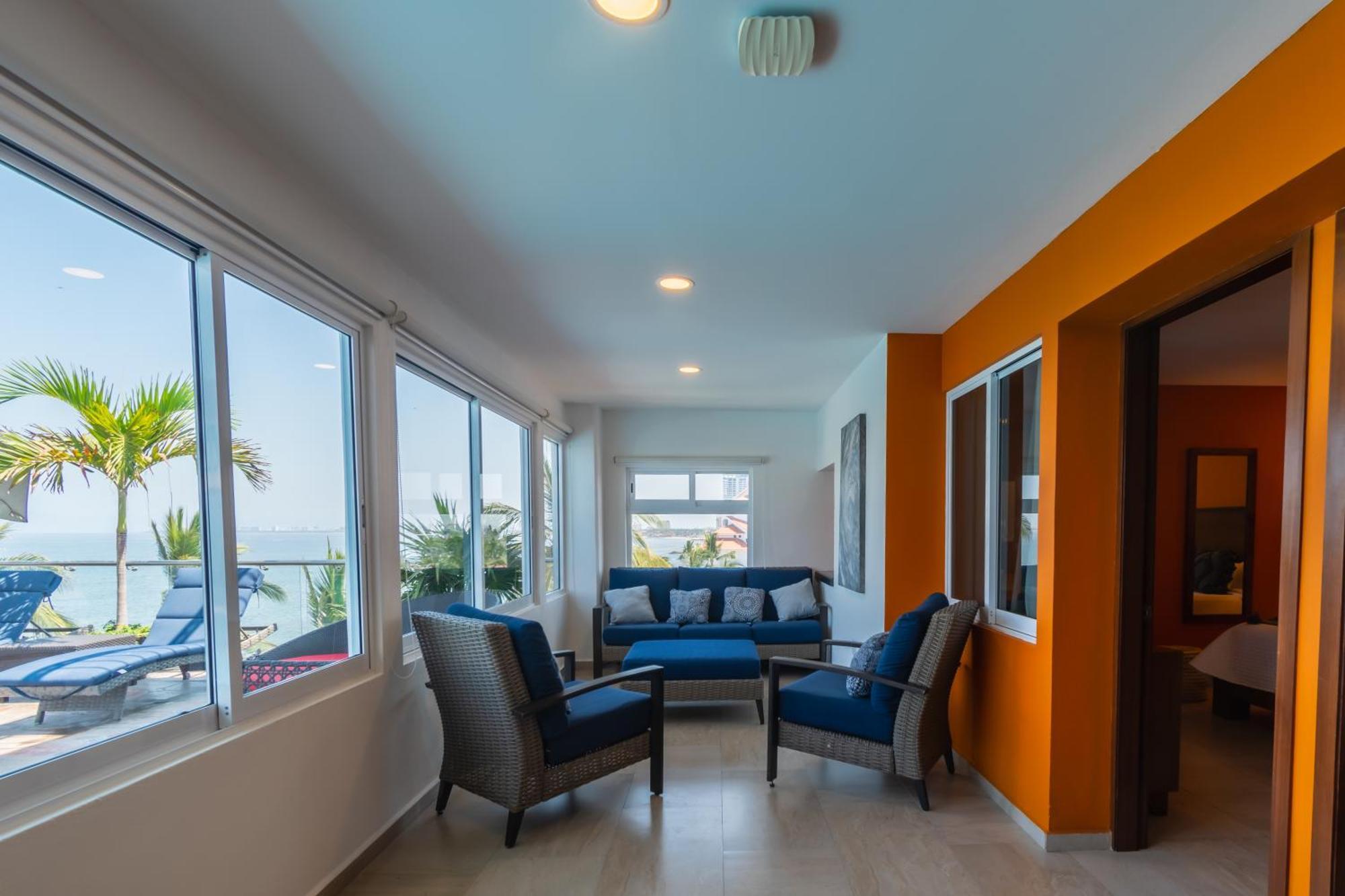 The Paramar Beachfront Boutique Hotel With Breakfast Included - Downtown Malecon Пуэрто-Вальярта Экстерьер фото